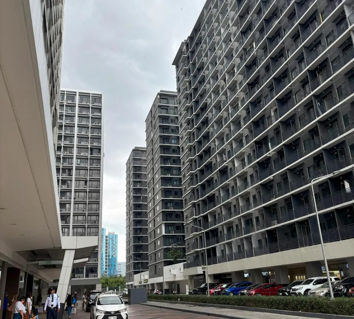 Cozy Condo Near Moa & Airport Manila
