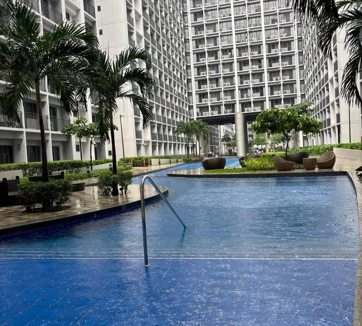 Cozy Condo Near Moa & Airport contacts